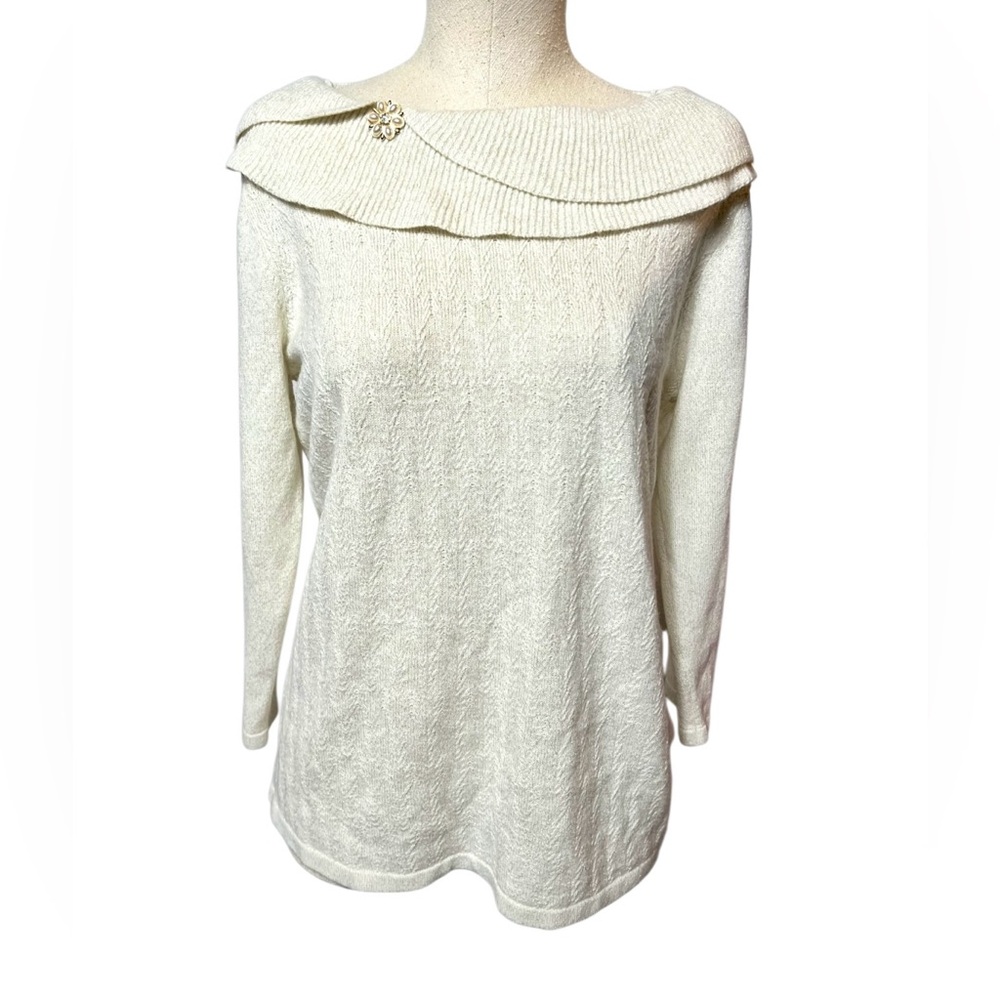Briggs New York Women’s vintage style Drop Shoulder Pearl Pendant Sweater